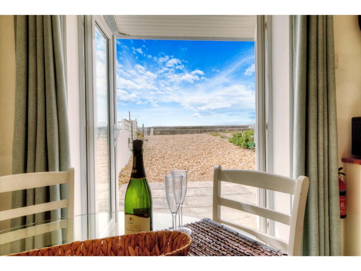 Pass The Keys Shore To Please - Sea Views And Beach Front Modern 1Bed Apt With Sofabed Portsmouth Zewnętrze zdjęcie